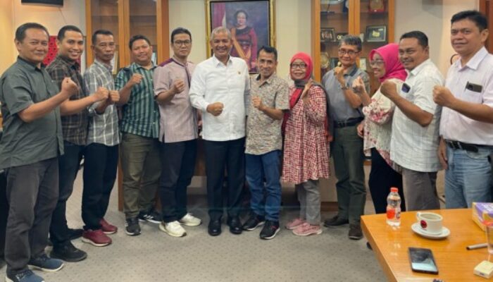 Silaturahmi Pokja Wartawan Dengan Wakil Ketua DPRD Sumut Sutarto