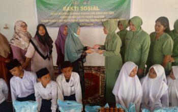 Ketua Persit KCK Cabang XXXIII Kodim 0204/DS Baksos di Pesantren Zakiyun Nasah