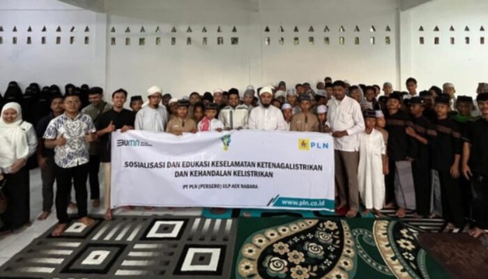 Ramadhan Berkah, PLN ULP Aek Nabara dan YBM Santuni 75 Anak Ponpes Raudhatul Ulum