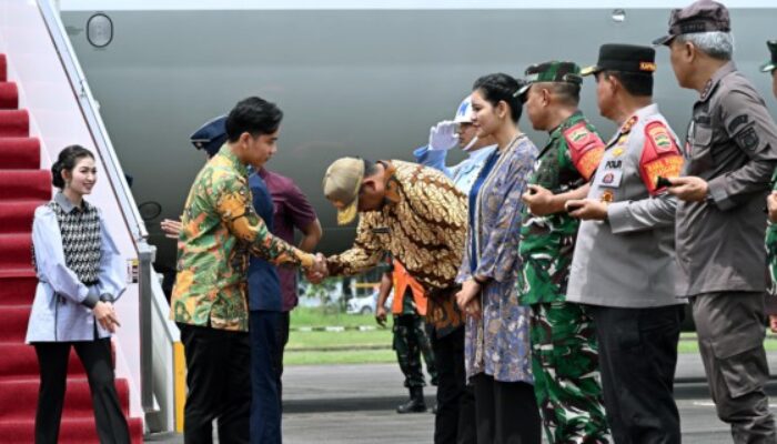 Bobby Nasution Sambut Kedatangan Wapres