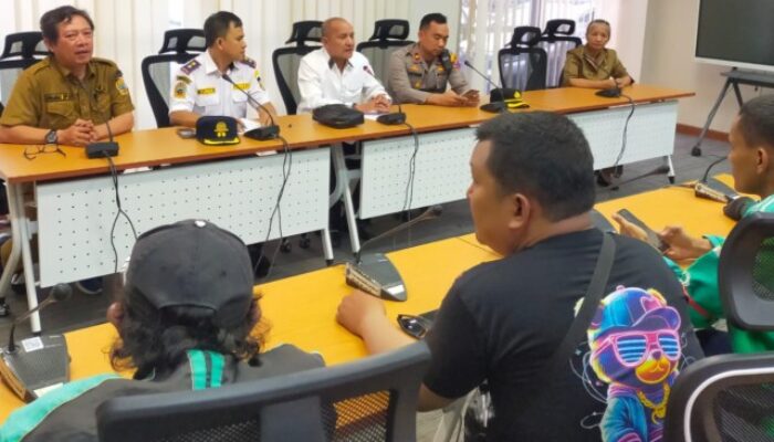Driver Ojol Demo DPRD Sumut Tuntut Perlindungan Kerja