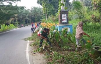 Babinsa Kodim DS Laksanakan Gotong Royong Jumat ‘Bersih’