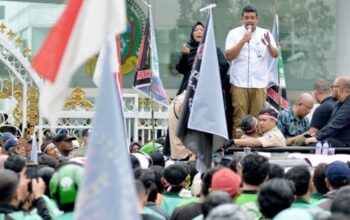 Bobby Temui Ribuan Pendemo Driver Ojol di Kantor Gubernur Sumatera Utara