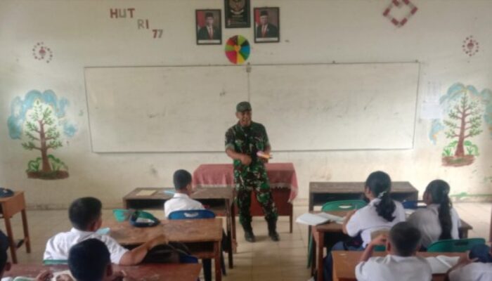 Babinsa DS Berikan Materi Wasbang Kepada Pelajar SMPN1 Sipispis