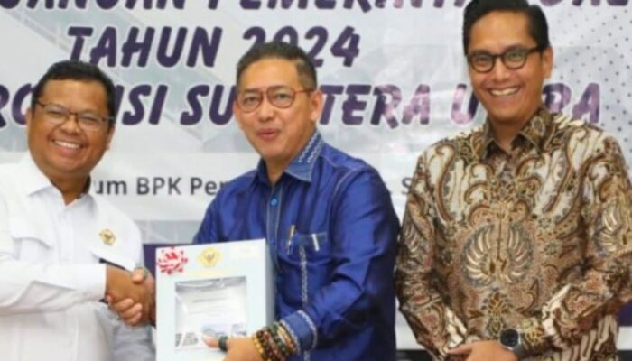 Kepala BPK Sumut Serahkan LHP Atas LKPD 2024 Kepada Ketua DPRD dan Walikota Medan