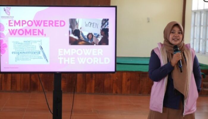 Srikandi PLN UP3 Padangsidimpuan Goes To School di STIKes Sentral