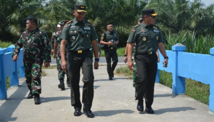 Dandim DS Dampingi Kasdam I BB Saat Berkunjung ke Marseling Area