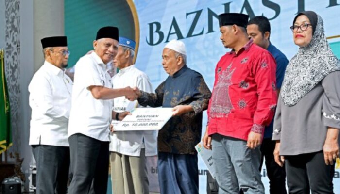 Salurkan ZIS Triwulan II 2025, Wagubsu : Baznas Punya Peran Penting dalam Pembangunan