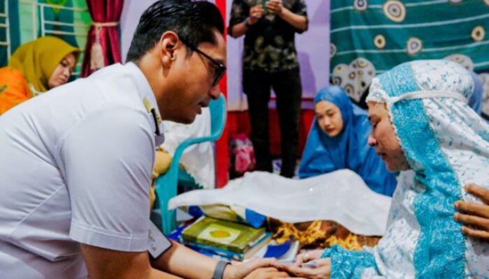 Rico Takziah ke Rumah Duka Kepling 1 Kelurahan Sei Agul