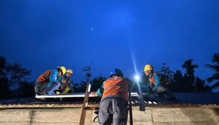 PLN UP3 Nias Hadirkan Listrik ke PKBM ORUDUA Lewat Inovasi Super Sun