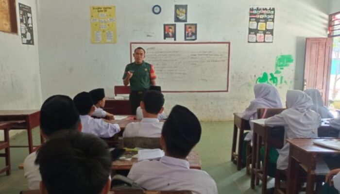 Babinsa DS Laksanakan Wasbang di MTs Bangun Purba