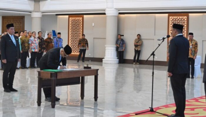 Bobby Ingatkan Jangan Korupsi Saat Lantik Dua Pejabat Eselon II