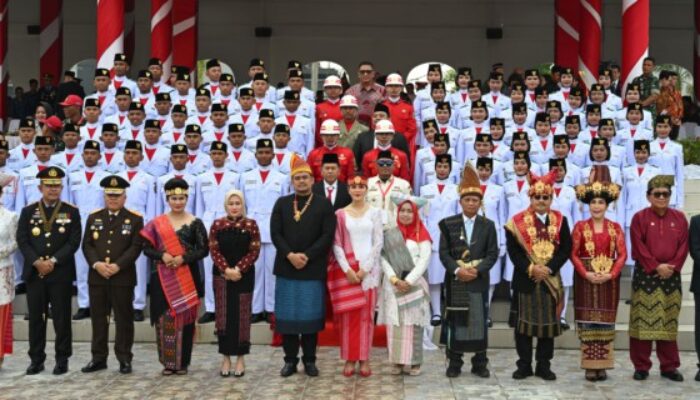 HUT RI ke-80, Gubernur Bersama Wagub dan Sekdaprov Sumut Kompak Pakai Baju Adat
