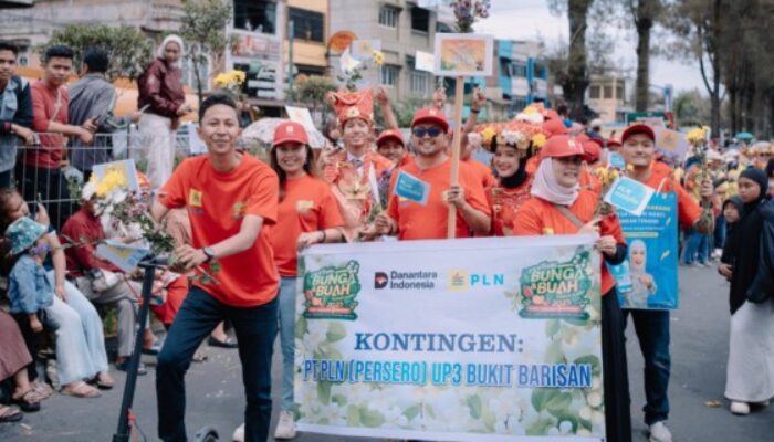 PLN UID Sumut Kenalkan Digitalisasi Lewat PLN Mobile di Festival Bunga dan Buah Tanah Karo 2025