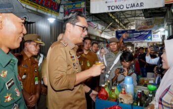 Segelas Jamu di Ujung Peninjauan Rico Waas