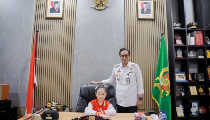 Rico Bangga Atas Prestasi Internasional Oleh Geraldine dan Hayley di Hong Kong International Mathematical Olympiad 2025