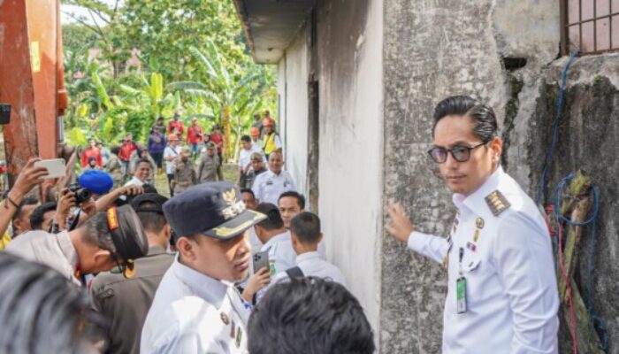 Rico Pimpin Pembongkaran Bangunan Kosong Sarang Narkoba di Medan Selayang
