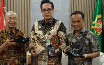 Rico Waas Berencana Adakan Sayembara Desain Sepatu