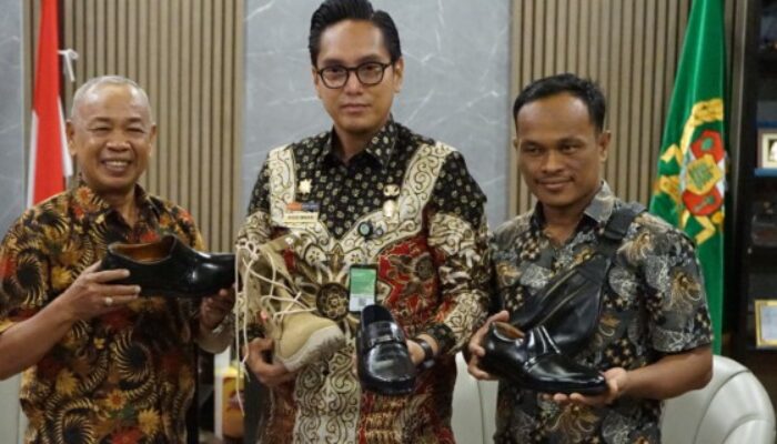 Rico Waas Berencana Adakan Sayembara Desain Sepatu