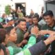 Aksi Spontan Gubernur Sumatera Utara Bagikan Ratusan Paket Sembako ke Ojol