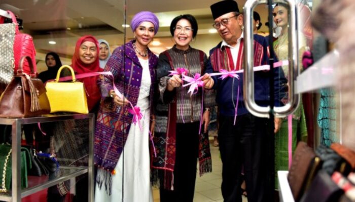 Ketua DWP Sumut Resmikan Galery Wastra ASEPHI di Medan Mall