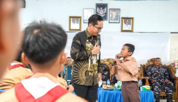 Rico Motivasi Siswa SMPN26 Untuk Menggapai Cita-Cita dan Menjauhi Narkoba