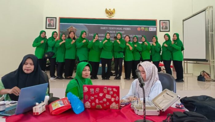 Ketua Persit KCK Cabang XXXIII Kodim 0204/DS Pimpin Baksos Donor Darah dan Periksa Kesehatan Gratis