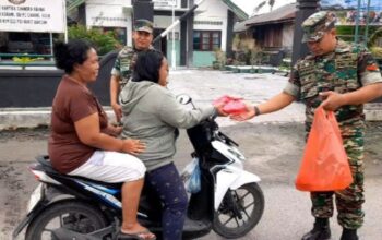Babinsa Pantai Cermin Gerakan Jumat ‘Sejuta’