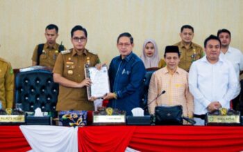 Rico Hadiri Paripurna Pemandangan Umum Fraksi-Fraksi DPRD Medan