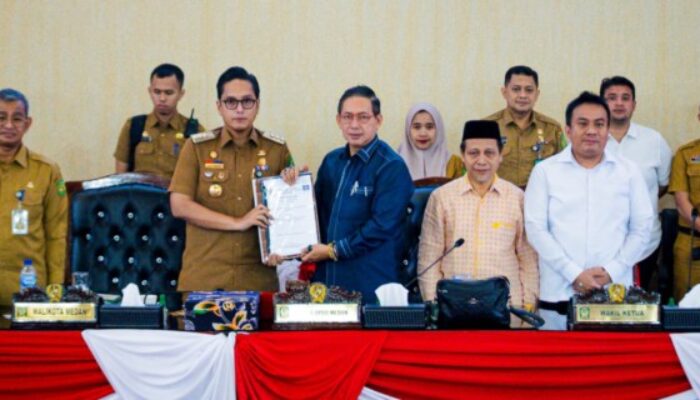 Rico Hadiri Paripurna Pemandangan Umum Fraksi-Fraksi DPRD Medan