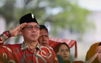 Wong Ikut Upacara Penurunan Bendera Sang Merah Putih HUT RI Ke-80