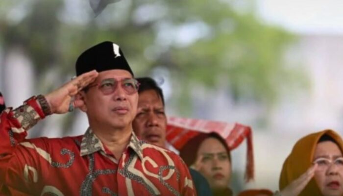 Wong Ikut Upacara Penurunan Bendera Sang Merah Putih HUT RI Ke-80
