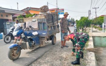 Babinsa Kodim DS Laksanakan Bersih Lingkungan