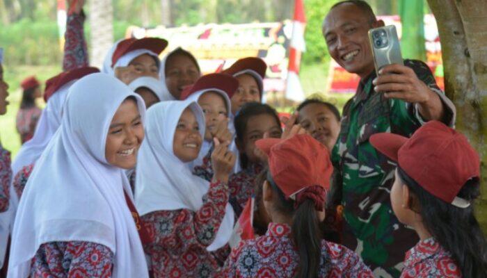 Senyum Ceria Siswa SD Sambut Hangat Satgas Kodim 0204/DS di Lokasi TMMD 126 Sergai
