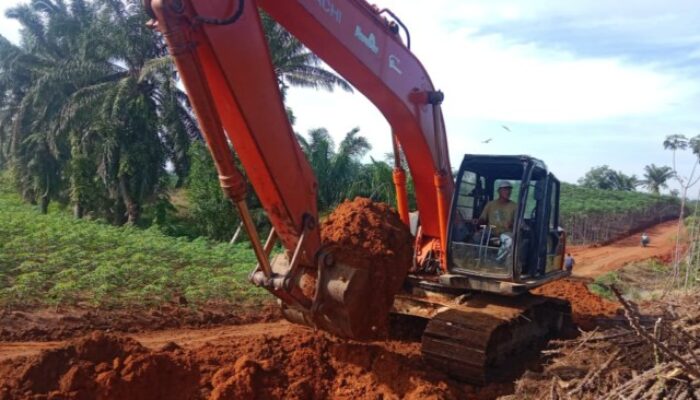 Kodim 0204/DS Kerahkan Alat Berat, Pembukaan Jalan 1 Km Tuntas di Lokasi TMMD Deliserdang