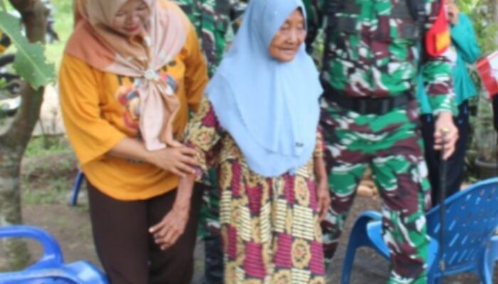 Dansatgas Letkol Arh Agung Tinjau RTLH Ibu Turini di TMMD Kodim DS