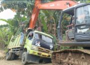 Satgas TMMD Kodim 0204/DS Sigap Evakuasi Truk Angkut Sirtu