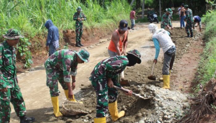 Kondisi Cuaca Ekstrem, Satgas TMMD Kodim DS ‘Kejar’ Perbaikan Jalan Demi Target Tepat Waktu