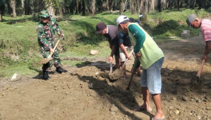Satgas TMMD Kodim DS dan Warga Blok 10 Kompak Gelar Gotong Royong