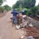 Satgas TMMD Kodim DS Kebut Pengerjaan Dinding Jalan Desa