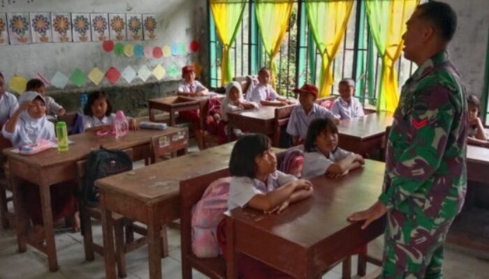 Kopda Bustam Satgas TMMD Jadi Guru di SDN Havea