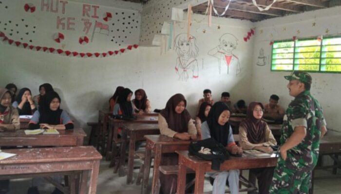 Sertu Calvin Satgas TMMD Beri Penyuluhan Bahaya Narkotika di SMA 11 Maret