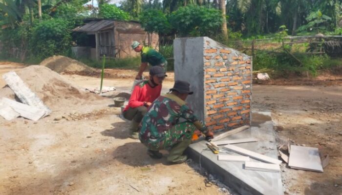 Satgas TMMD Kodim DS Kebut Tahap Pemasangan Keramik Tugu Prasasti