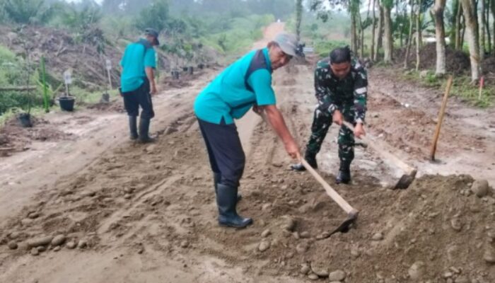 Satgas TMMD Kodim 0204/DS Bersama Warga Kebut Finishing Jalan