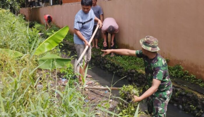 Babinsa Kodim DS Laksanakan Giat Gotong Royong Sabtu Simpatik