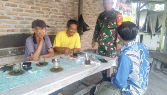 Babinsa Laksanakan KomSos Dengan Warga Desa Cempedak Lobang