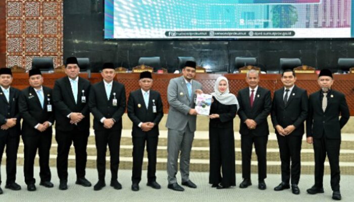 Gubernur Serahkan Ranperda APBD Sumut 2026
