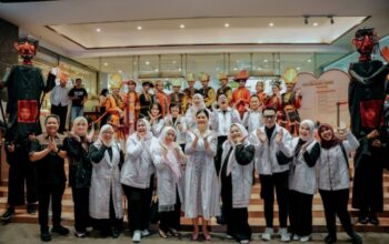 Teks : Ketua Dewan Kerjainan Daerah (Dekranasda) Provinsi Sumatera Utara (Sumut) Kahiyang Ayu, bersama Wakil Ketua Dekranasda Sumut Titiek Sugiharti menghadiri pembukaan Gebyar Kriya Nusantara dan Jogja Investment, Trade, Tourism, Agriculture and Fishing (ITTAF) 2025 di Plaza Malioboro, Yogyakarta. (ist)