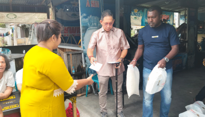 HUT Se Mien Fo, Wong bersama Cetiya Arya Karuna Bagikan Ratusan Paket Sembako Bagi Warga Kurang Mampu