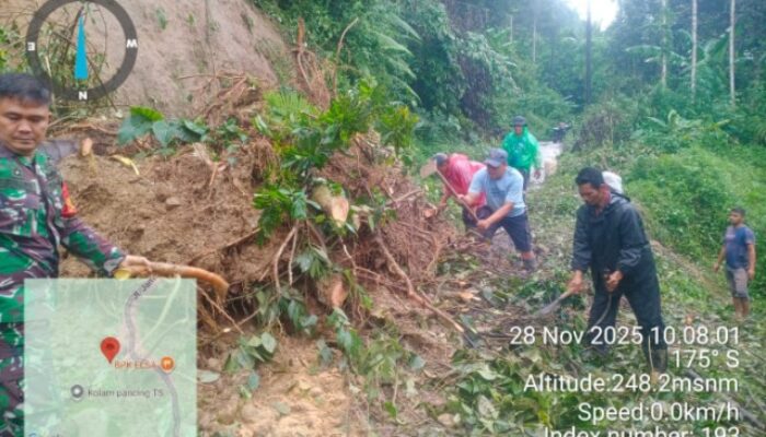 Longsor Tutup Akses Jalan di Sibolangit, Koramil 03/SBL Lakukan Pemantauan